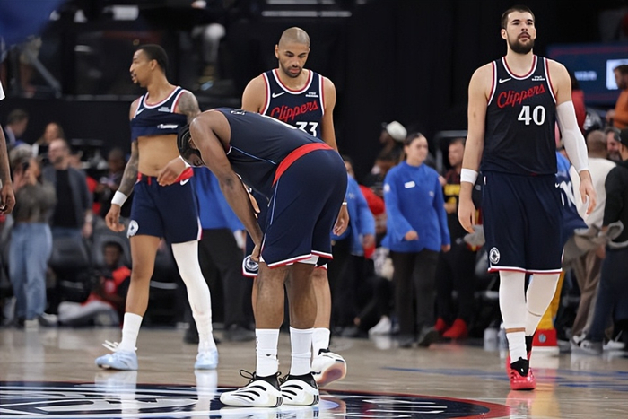 开云平台中国-德甲赛程吃紧，洛杉矶快船集结日豪取连胜，引发热议，轮换策略成焦点