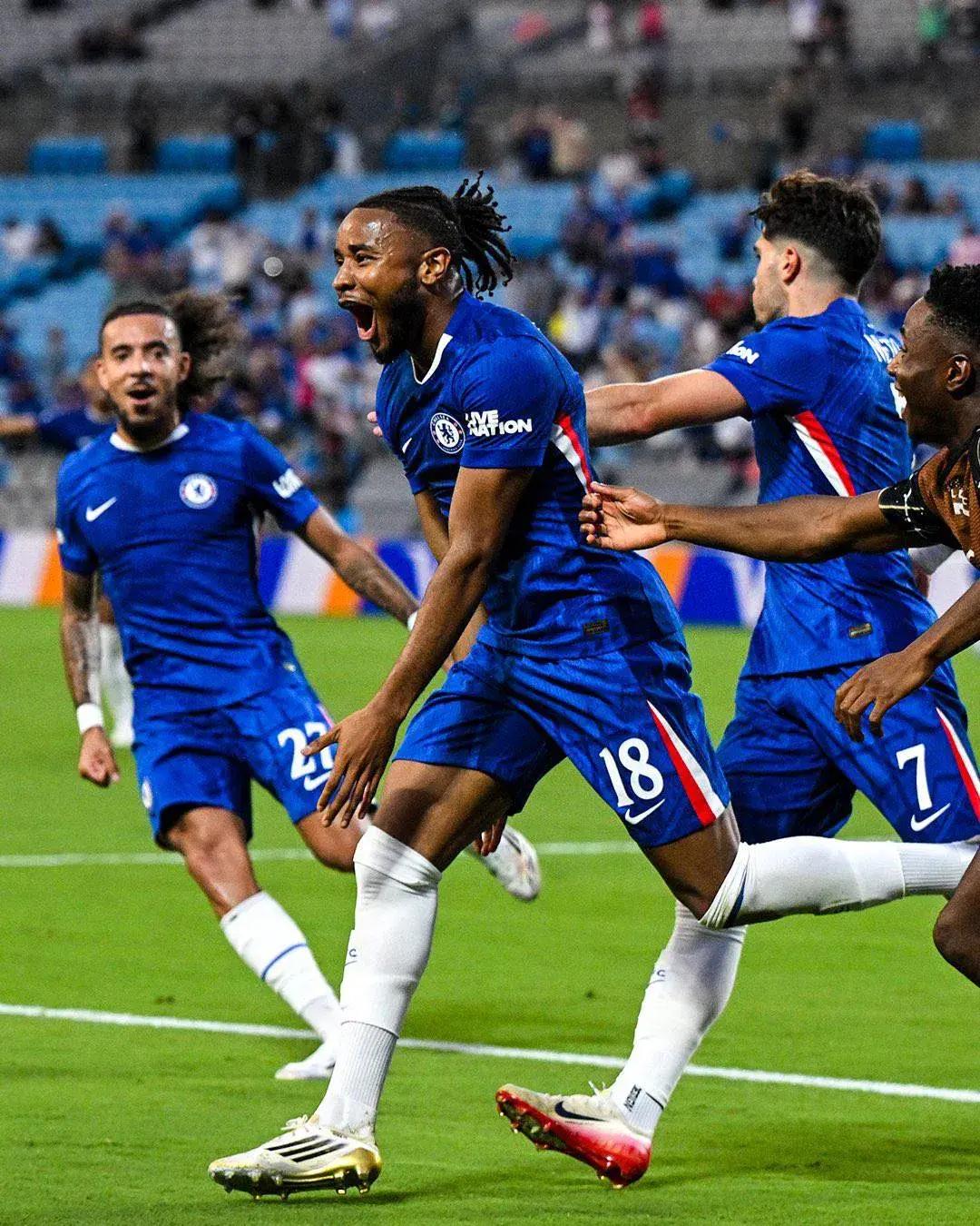 包含赛地聚焦——欧超杯赛后热度飙升，那不勒斯官宣签约，质疑声仍在，细节决定成败的词条